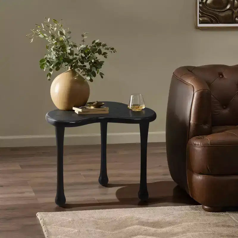 Table d'appoint en bois noir de forme irrégulière, 50 cm de haut, table d'appoint moderne et minimaliste en bois