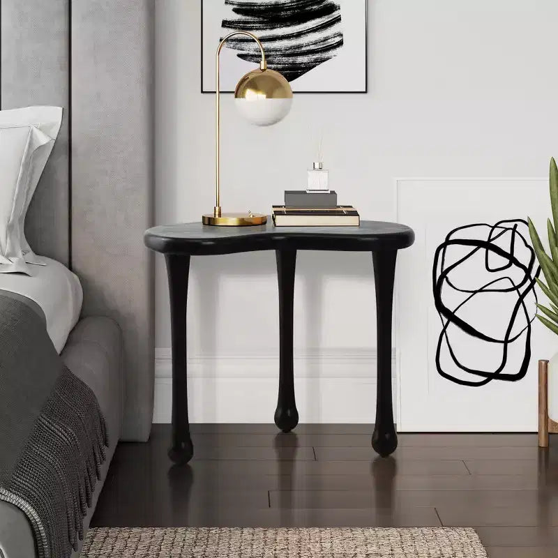 Table d'appoint en bois noir de forme irrégulière, 50 cm de haut, table d'appoint moderne et minimaliste en bois