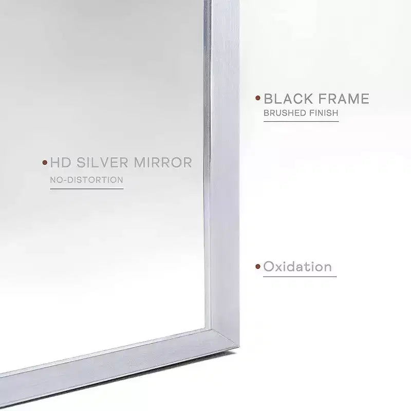 Miroir de salle de bain mural arqué à cadre métallique noir.