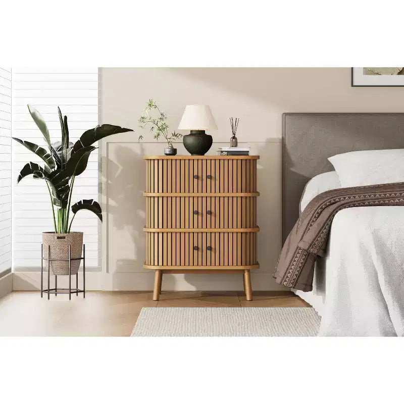Commode Mid-Century Modern à 3 tiroirs avec porte coulissante en rotin tressé naturel